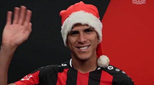 Piero Hincapié es parte del video navideño del Bayer Leverkusen alemán. Foto: Captura de pantalla.
