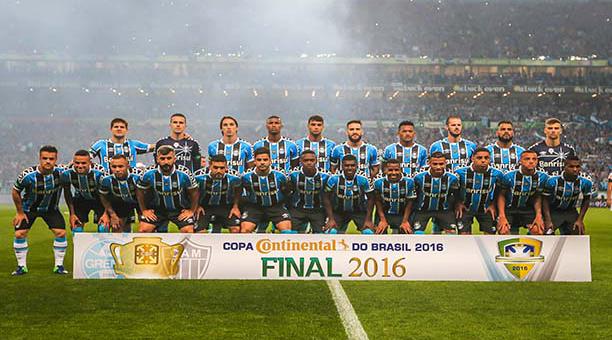 Gremio de Porto Alegre es campeón de la Copa de Brasil, al empatar en el partido de vuelta 1-1 con Atlético Mineiro. En el partido de  ida había ganado de visitante 1-3. Foto: AFP