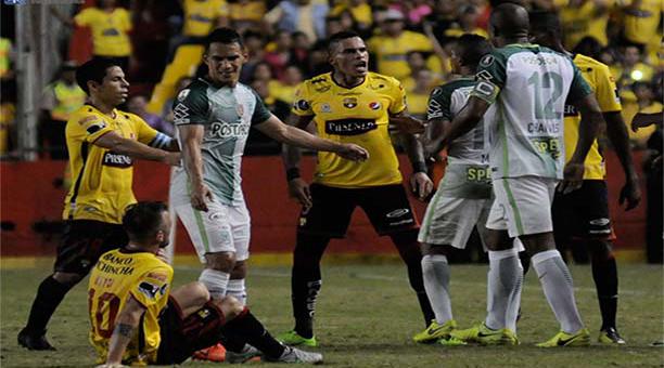 Una dura sanción  puede caerle a Damián Díaz por haber escupido a un rival del A. Nacional en la Libertadores. Foto: API