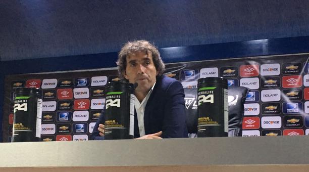Guillermo Almada no se mostró conforme con el arbitraje en el estadio Rodrigo Paz.