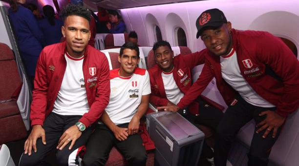 Jugadores de la selección peruana rumbo a Nueva Zelanda para jugar el repechaje