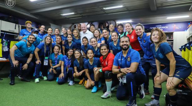 Gianni Fantino presidente de FIFA, estuvo con la Selección Femenina de Ecuador. Foto: Twitter @FEFecuador.