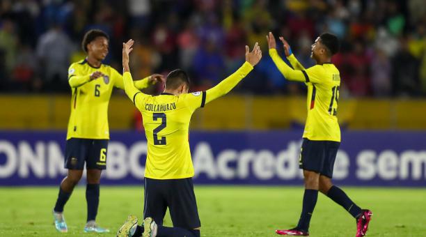 Jugadores de Ecuador Sub-20 celebran su triunfo ante Argentina en le Sudamericano Sub-20. Foto: Agencia EFE