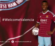 Enner Valencia ya posó con la camiseta del West Ham United. Foto tomada del Twitter del West Ham.