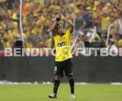 Ronaldinho jugó por Barcelona Sporting Club en la Noche Amarilla y la hinchada lo ovacionó