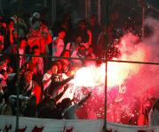 La hinchada de Liga de Quito recibió con fuegos artificiales a sus jugadores