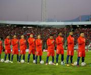 Los jugadores de Chile cantan el himno de su país en las eliminatorias al Mundial 2018. Foto: ANFP