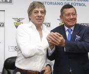 Paco Casal y Carlos Villacís firmaron el convenio para la televisación del campeonato ecuatoriano por 10 años
