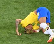 El brasileño Neymar sufrió 10 faltas en el partido ante Suiza, en el partido del debut auriverde. Foto: AFP