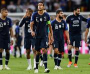 Los jugadores de Francia salen del campo hoy, jueves 6 de agosto de 2018, tras el partido de fútbol de la Liga de las Naciones UEFA, entre las selecciones nacionales de fútbol de Alemania y Francia,
