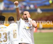 Hernán Barcos celebra un gol con la camiseta de Liga de Quito