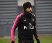 Neymar durante un entrenamiento con el PSG