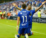 Jugadores de Emelec celebran un gol frente al Guayaquil City en el estadio George Capwell