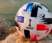 El balón Tsubasa se utilizará en el Mundial de Clubes. Foto de la cuenta @FIFAcom