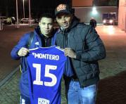 Antonio Valencia (der.) se fotografió con Jefferson Montero luego del partido. Foto: Antonio Valencia
