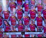 Los hinchas del Deportivo Cuenca que pagaron para que su imagen aparezca en el estadio. Foto: Captura de pantalla