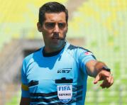 Cristian Garay será el árbitro central del juego entre Liga de Quito y Gremio de Porto Alegre. Foto: Twitter