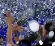 Trofeo de la Copa Sudamericana levantado por los jugadores de Independiente del Valle, campeón de la edición 2022. Foto: Facebook Independiente Del Valle.